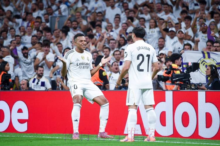 2021/22西甲：皇马一骑绝尘 本泽霸王龙无人能敌